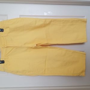🏷NWOT Demin Capris